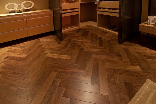 木地板企业如何加大产品创新的力度 定制特色服务